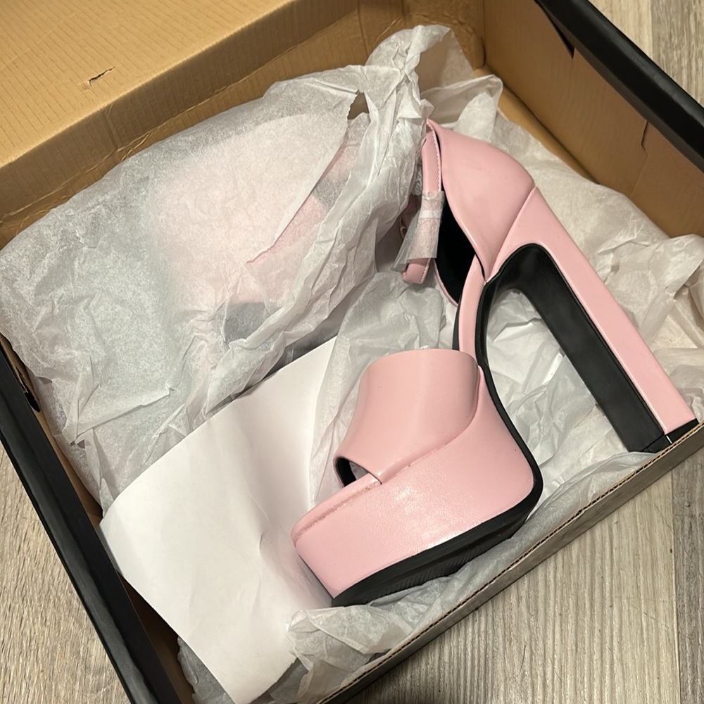 Pink Pumps - Picture 5 of 7